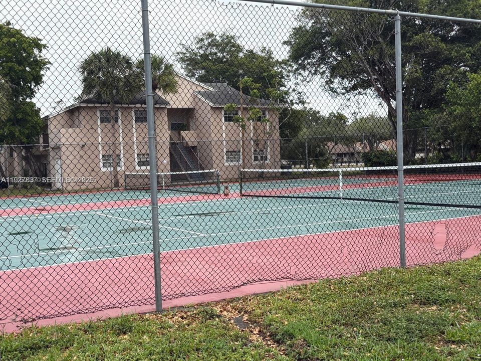 В аренду: $2,000 (2 спален, 2 ванн, 854 Квадратных фут)