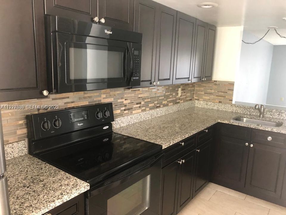 В аренду: $3,600 (4 спален, 2 ванн, 0 Квадратных фут)