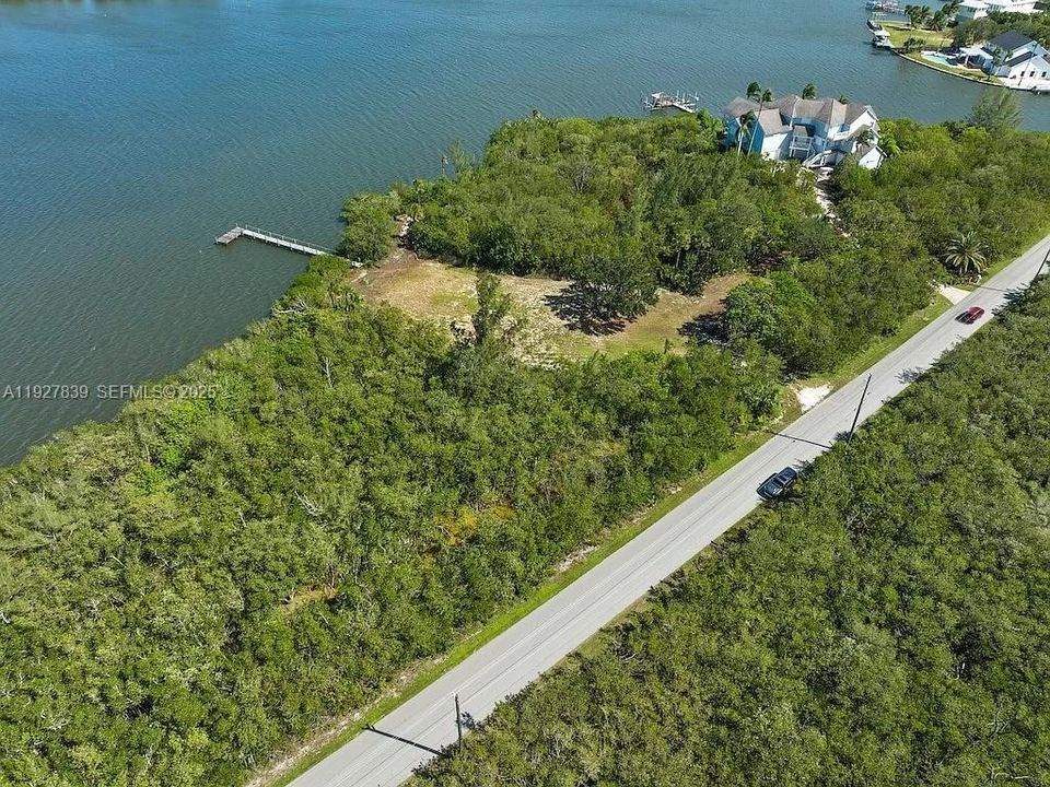 En Venta: $1,999,999 (3.42 acres)