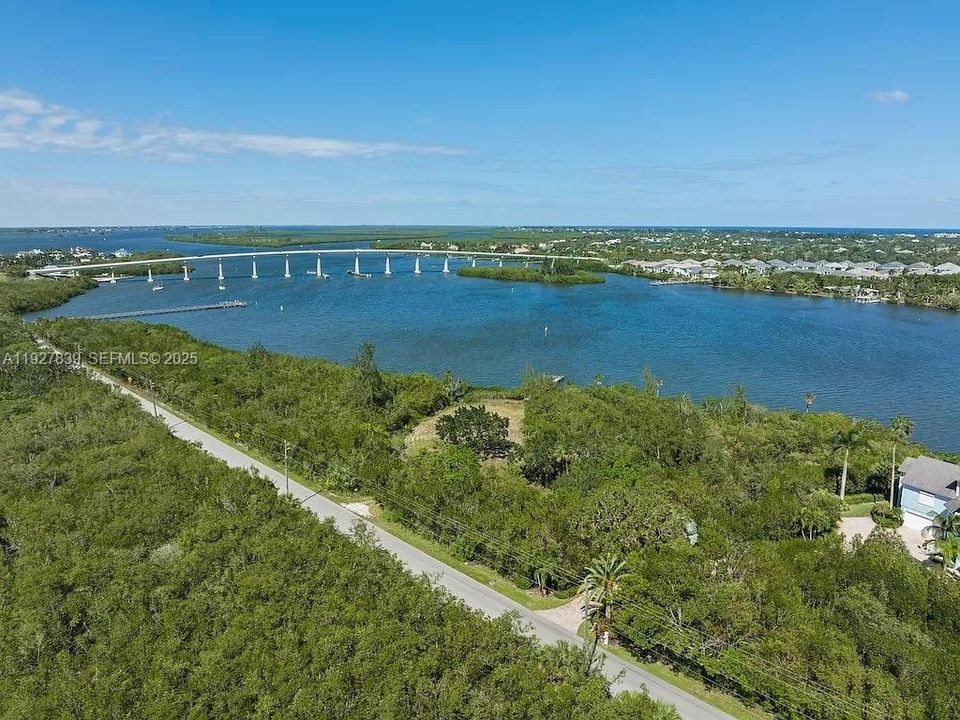 En Venta: $1,999,999 (3.42 acres)