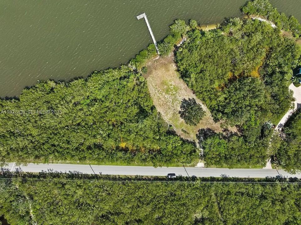 En Venta: $1,999,999 (3.42 acres)