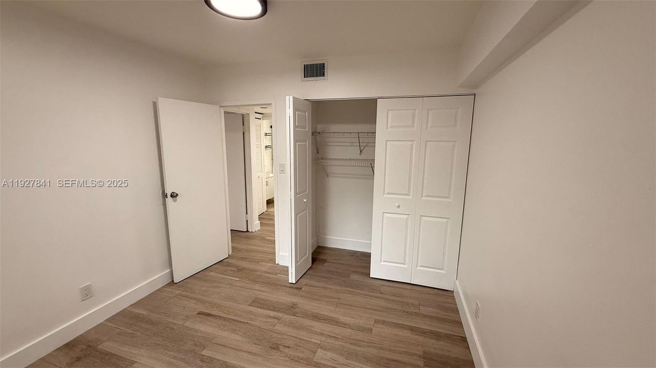 待售: $239,000 (2 贝兹, 2 浴室, 884 平方英尺)