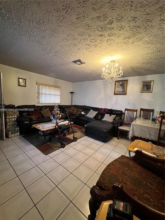 En Venta: $699,000 (3 camas, 2 baños, 1440 Pies cuadrados)