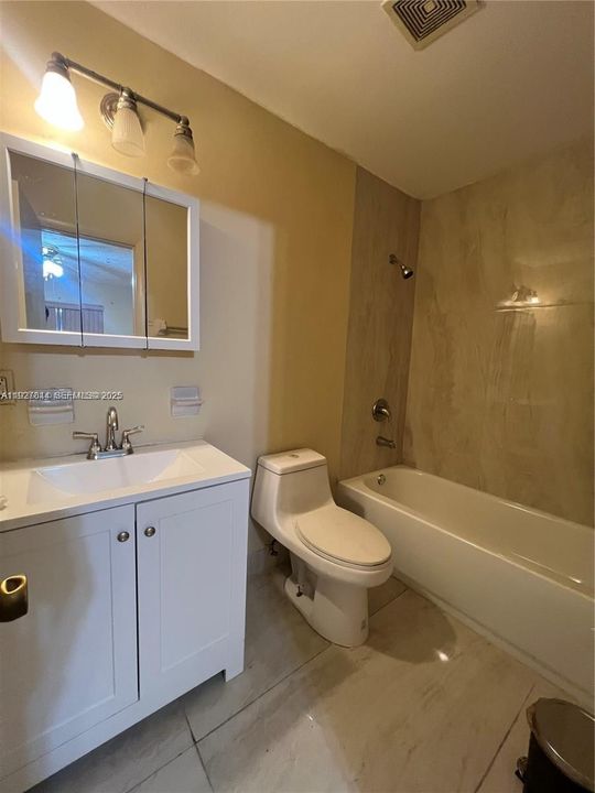 En Venta: $699,000 (3 camas, 2 baños, 1440 Pies cuadrados)