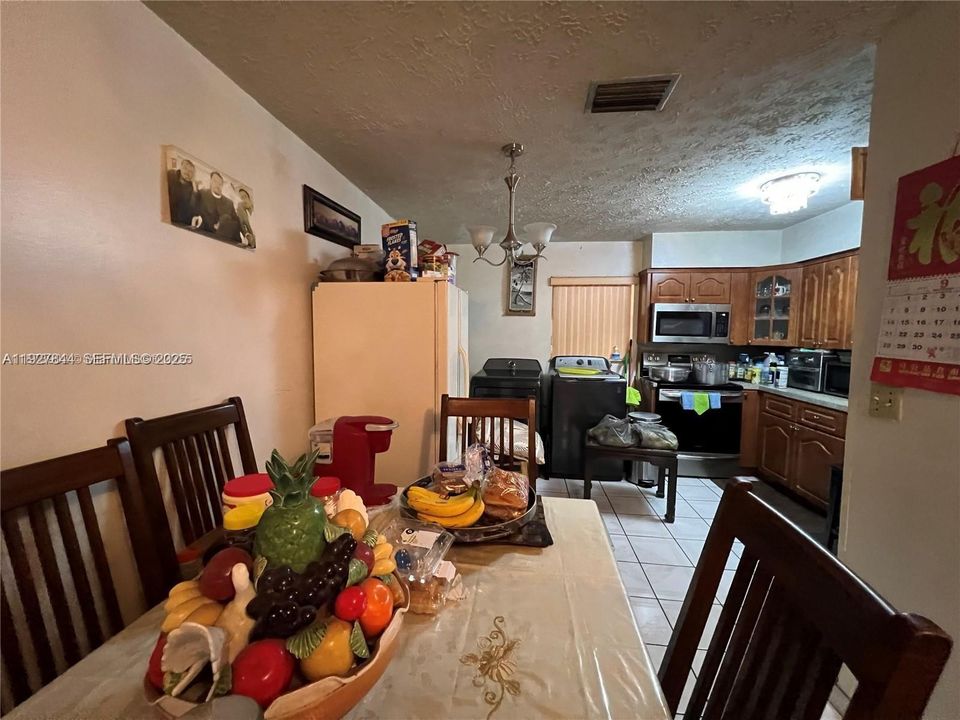 En Venta: $699,000 (3 camas, 2 baños, 1440 Pies cuadrados)