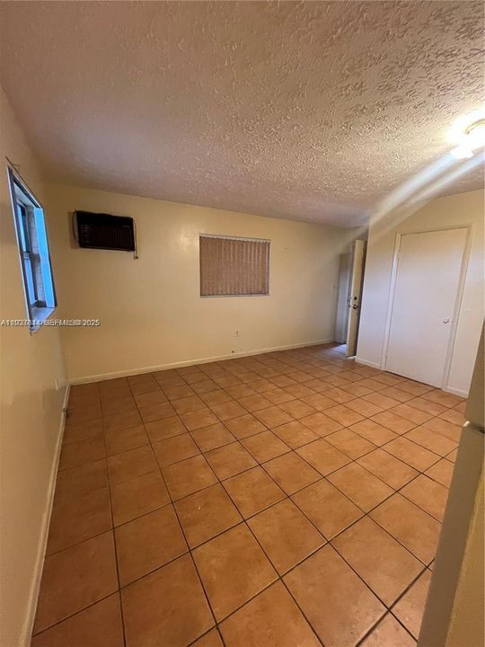 En Venta: $699,000 (3 camas, 2 baños, 1440 Pies cuadrados)