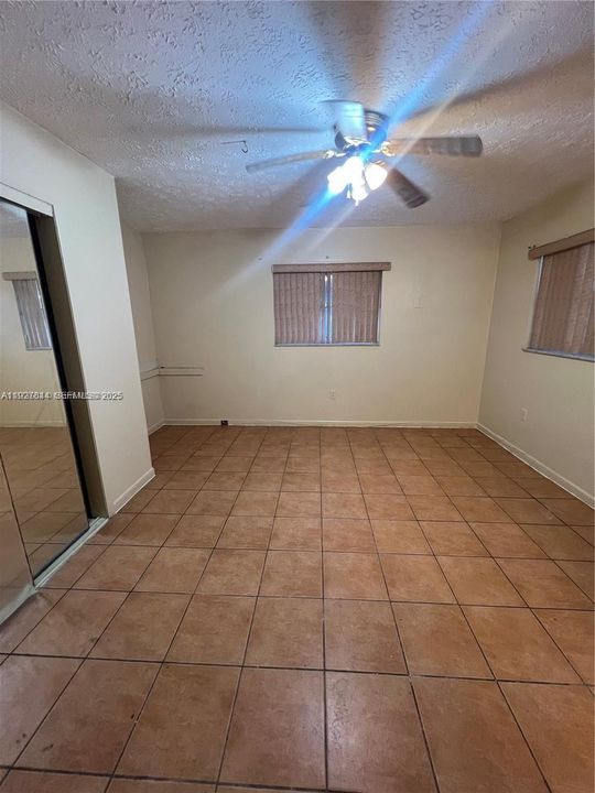 En Venta: $699,000 (3 camas, 2 baños, 1440 Pies cuadrados)