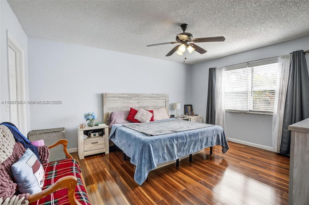 待售: $674,900 (4 贝兹, 2 浴室, 2117 平方英尺)