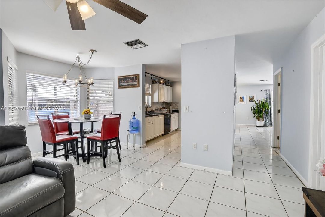 待售: $674,900 (4 贝兹, 2 浴室, 2117 平方英尺)