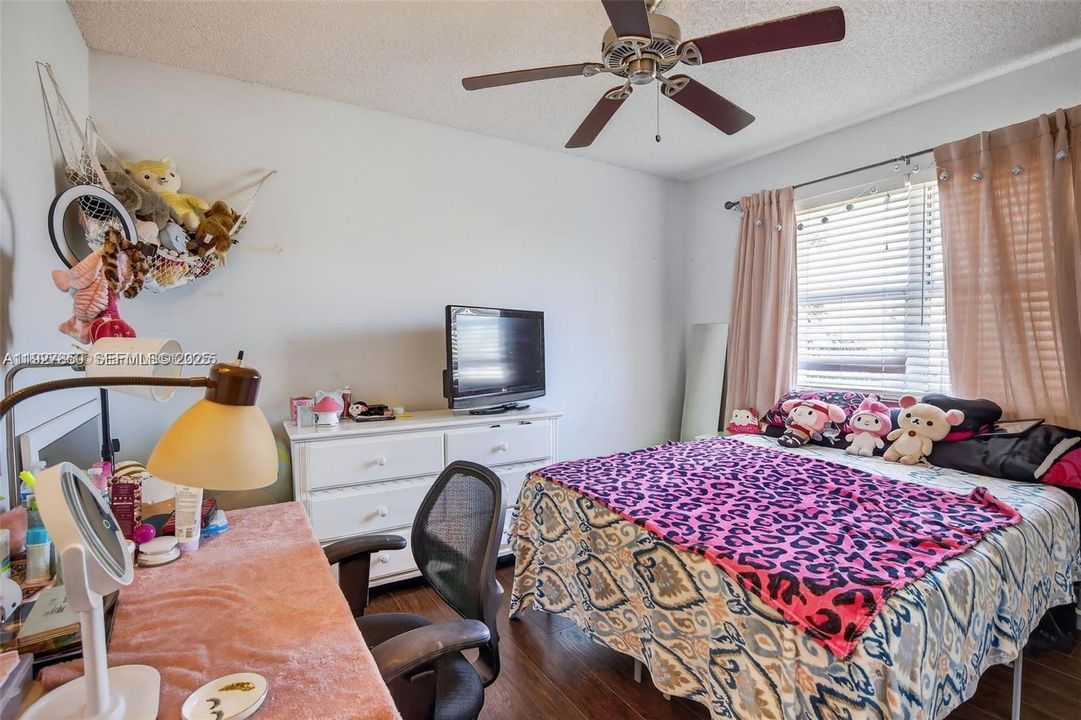 待售: $674,900 (4 贝兹, 2 浴室, 2117 平方英尺)