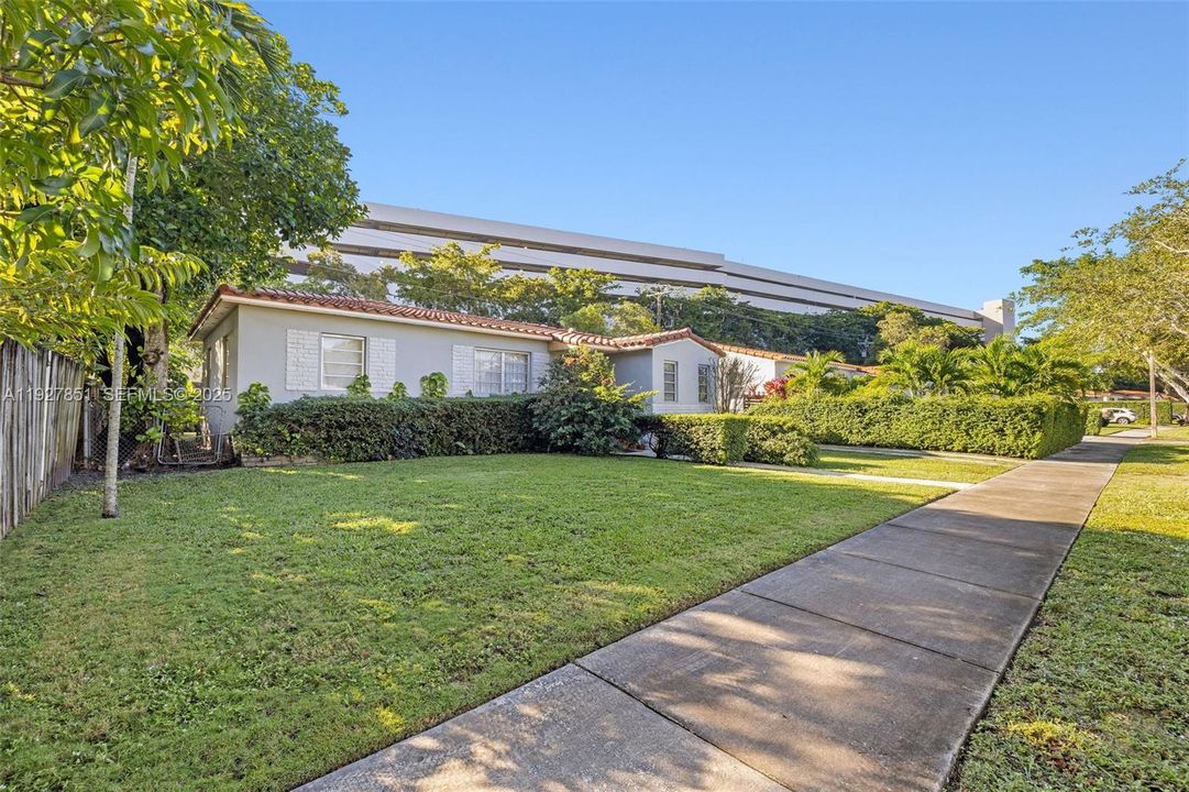 For Sale: $799,000 (3 beds, 2 baths, 1284 Square Feet)