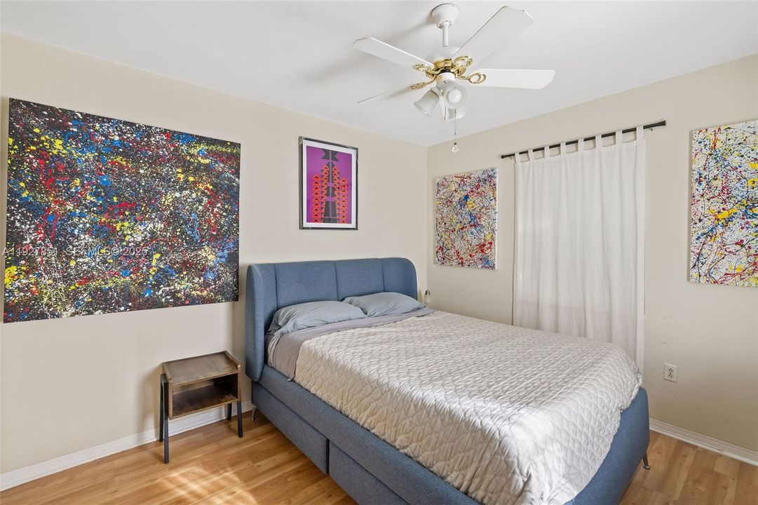 For Sale: $799,000 (3 beds, 2 baths, 1284 Square Feet)