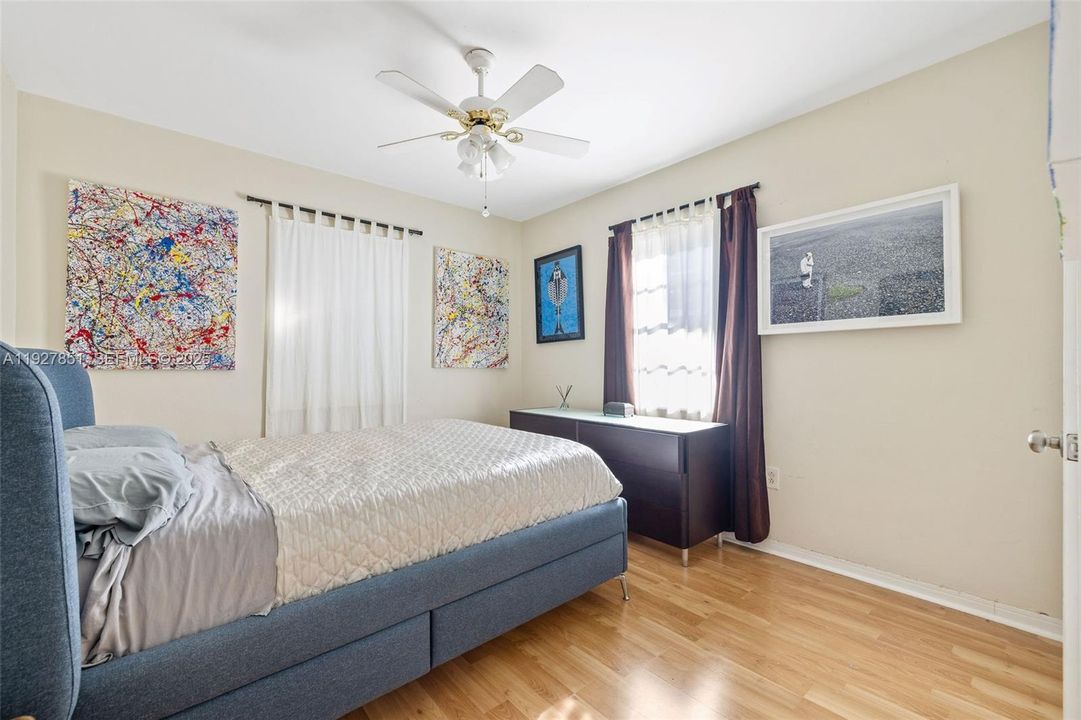 For Sale: $799,000 (3 beds, 2 baths, 1284 Square Feet)