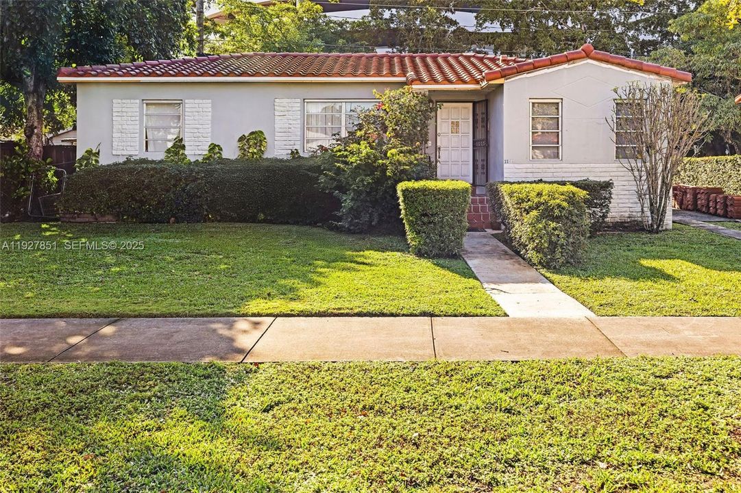 For Sale: $799,000 (3 beds, 2 baths, 1284 Square Feet)