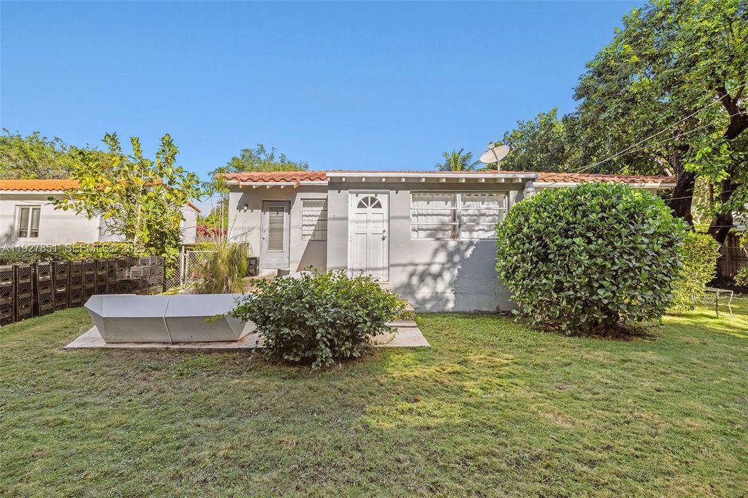 For Sale: $799,000 (3 beds, 2 baths, 1284 Square Feet)