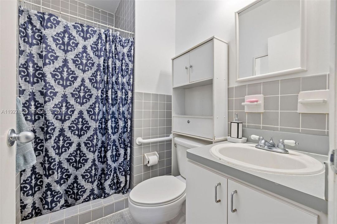 For Sale: $799,000 (3 beds, 2 baths, 1284 Square Feet)