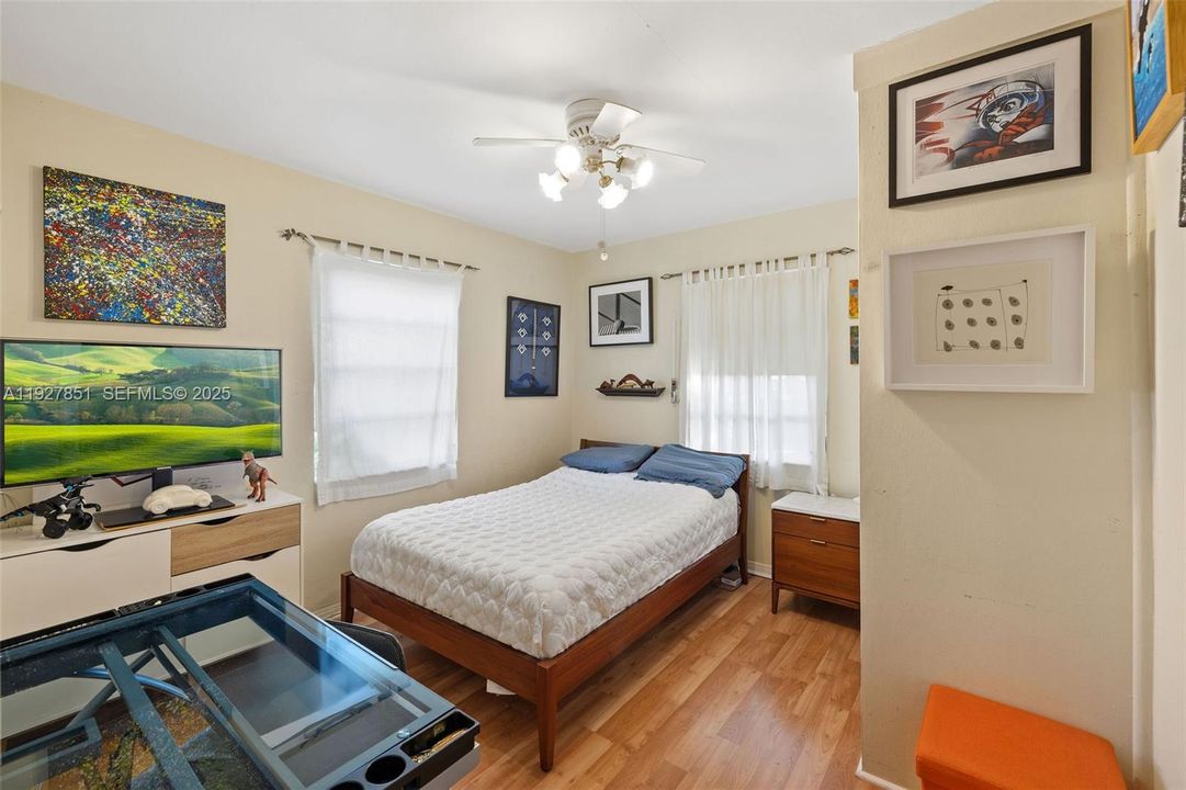 For Sale: $799,000 (3 beds, 2 baths, 1284 Square Feet)