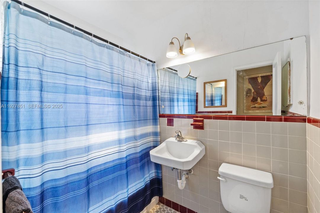 For Sale: $799,000 (3 beds, 2 baths, 1284 Square Feet)