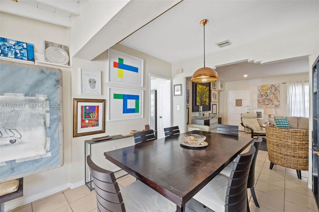 For Sale: $799,000 (3 beds, 2 baths, 1284 Square Feet)