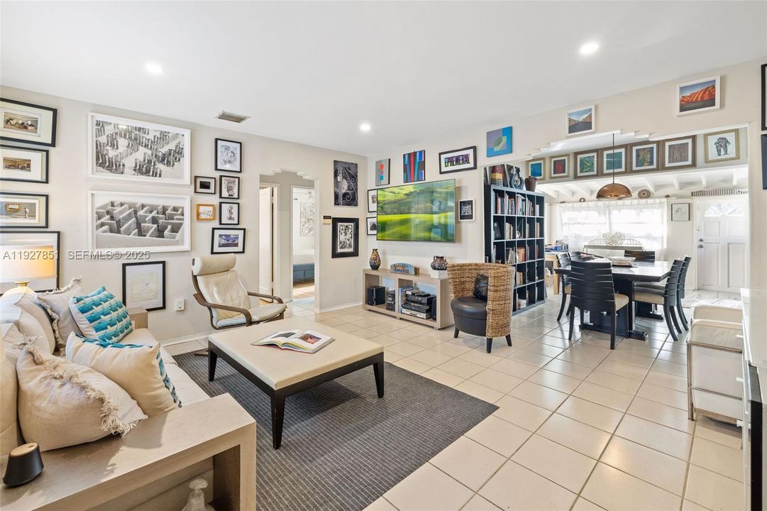 For Sale: $799,000 (3 beds, 2 baths, 1284 Square Feet)