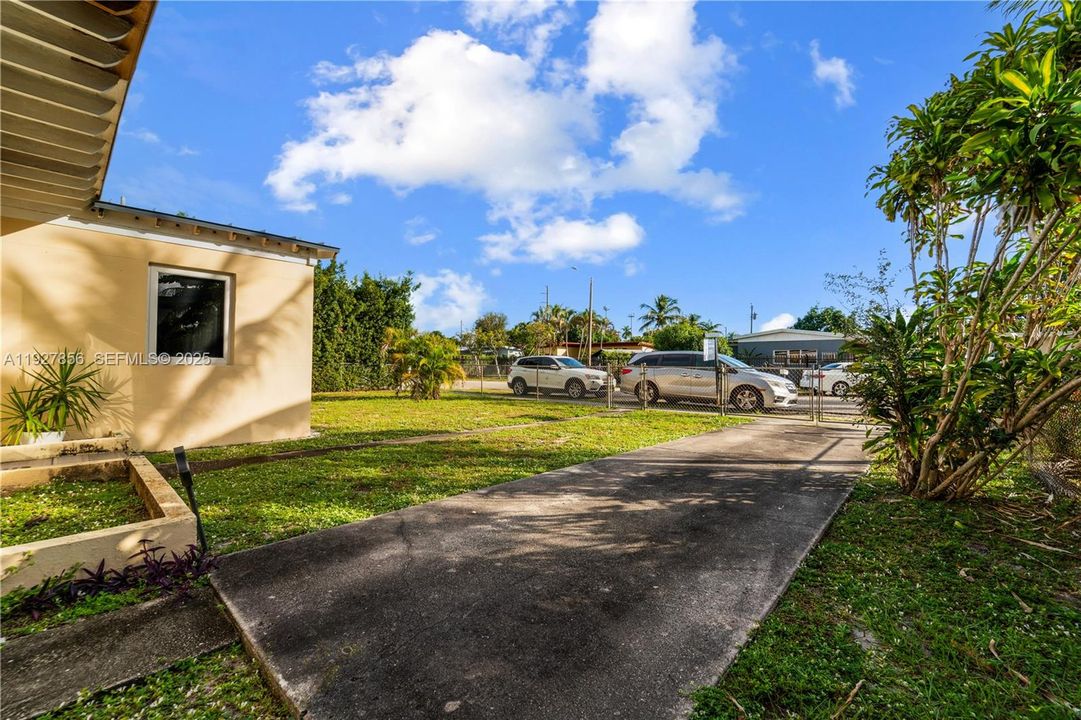 待售: $480,000 (3 贝兹, 1 浴室, 1234 平方英尺)