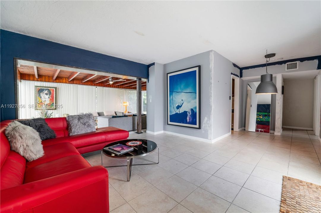 待售: $480,000 (3 贝兹, 1 浴室, 1234 平方英尺)