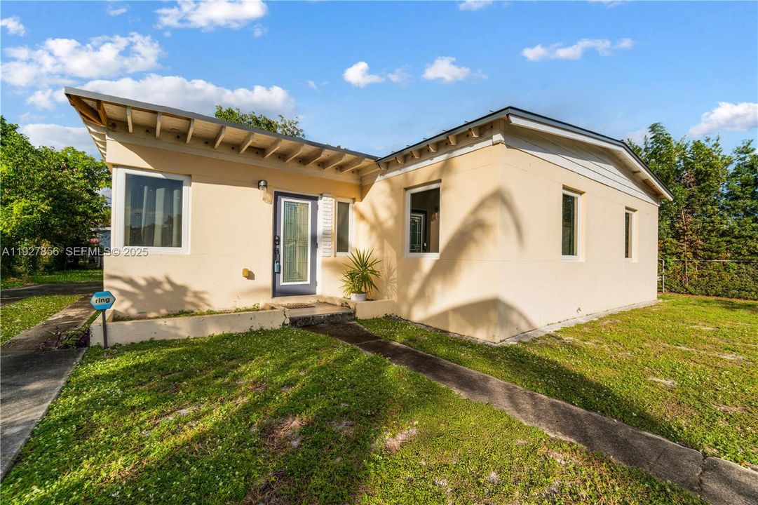 待售: $480,000 (3 贝兹, 1 浴室, 1234 平方英尺)