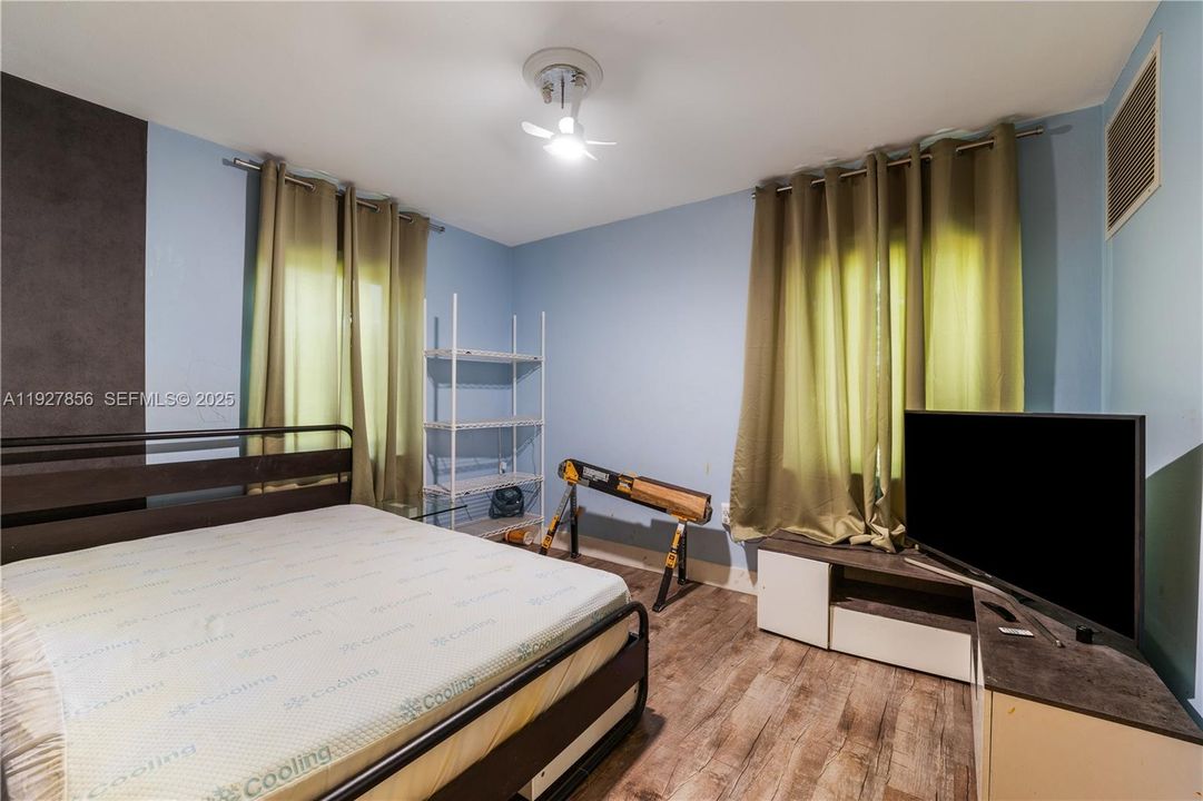 待售: $480,000 (3 贝兹, 1 浴室, 1234 平方英尺)