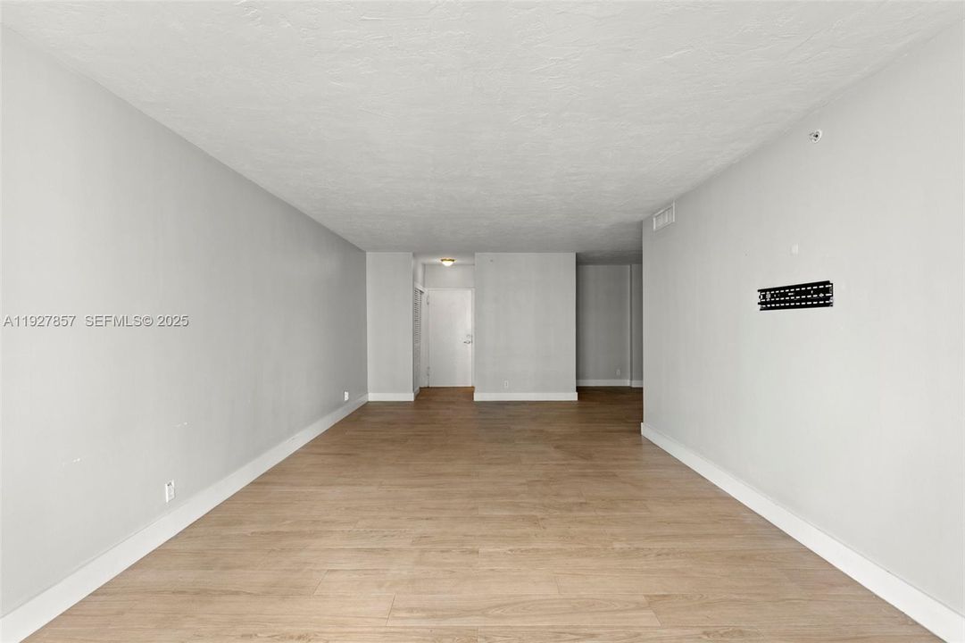 待售: $879,000 (2 贝兹, 1 浴室, 1251 平方英尺)