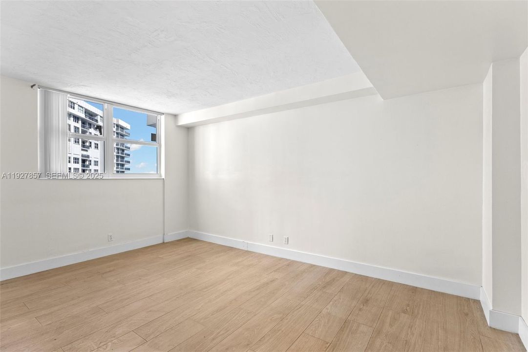 待售: $879,000 (2 贝兹, 1 浴室, 1251 平方英尺)