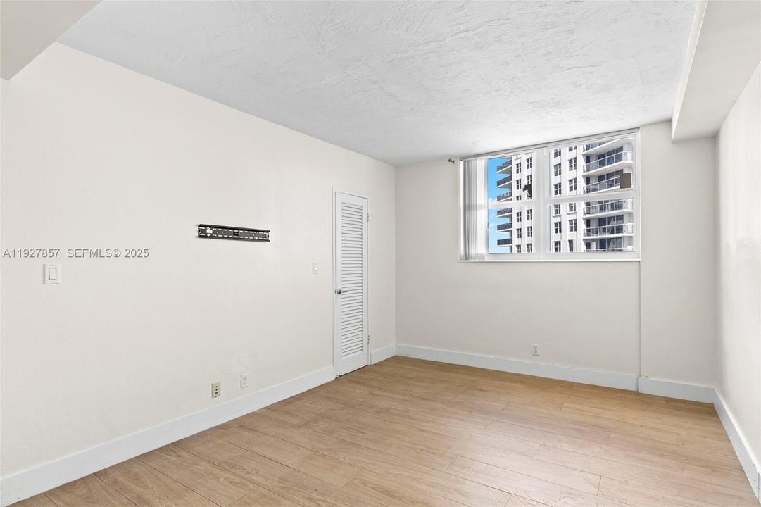 待售: $879,000 (2 贝兹, 1 浴室, 1251 平方英尺)