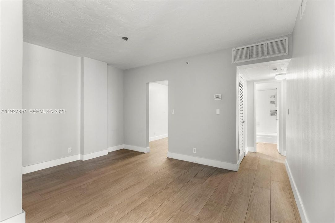 待售: $879,000 (2 贝兹, 1 浴室, 1251 平方英尺)