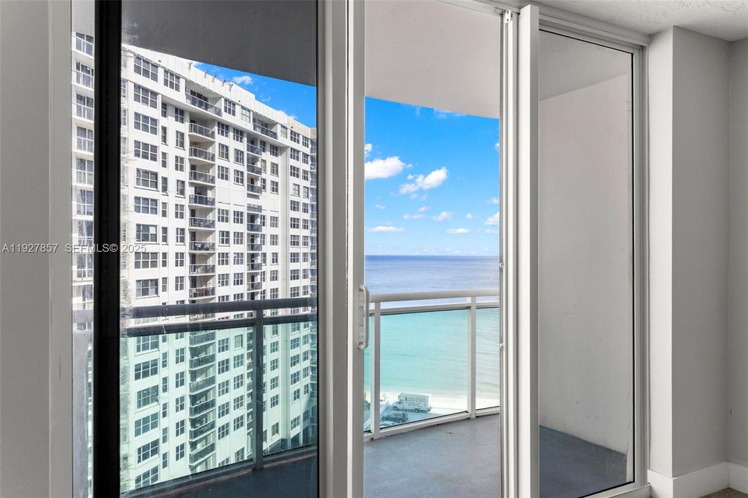 待售: $879,000 (2 贝兹, 1 浴室, 1251 平方英尺)