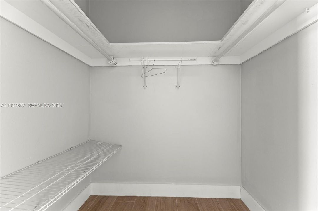 待售: $879,000 (2 贝兹, 1 浴室, 1251 平方英尺)