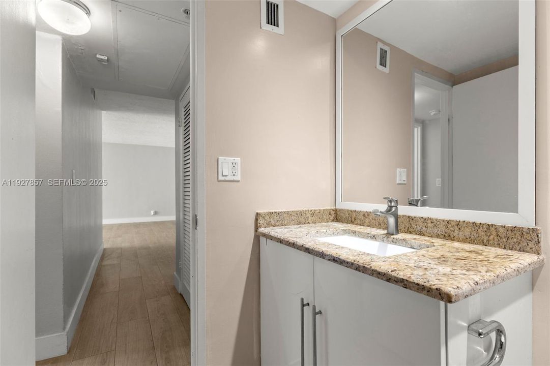 待售: $879,000 (2 贝兹, 1 浴室, 1251 平方英尺)