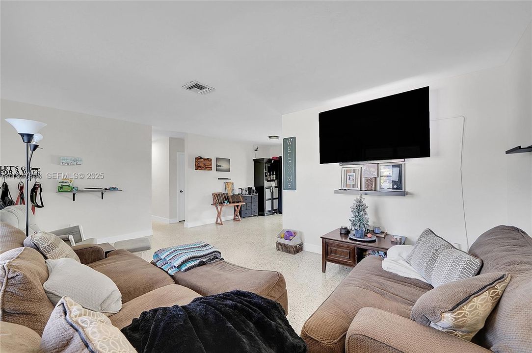 En Venta: $585,000 (3 camas, 2 baños, 1152 Pies cuadrados)