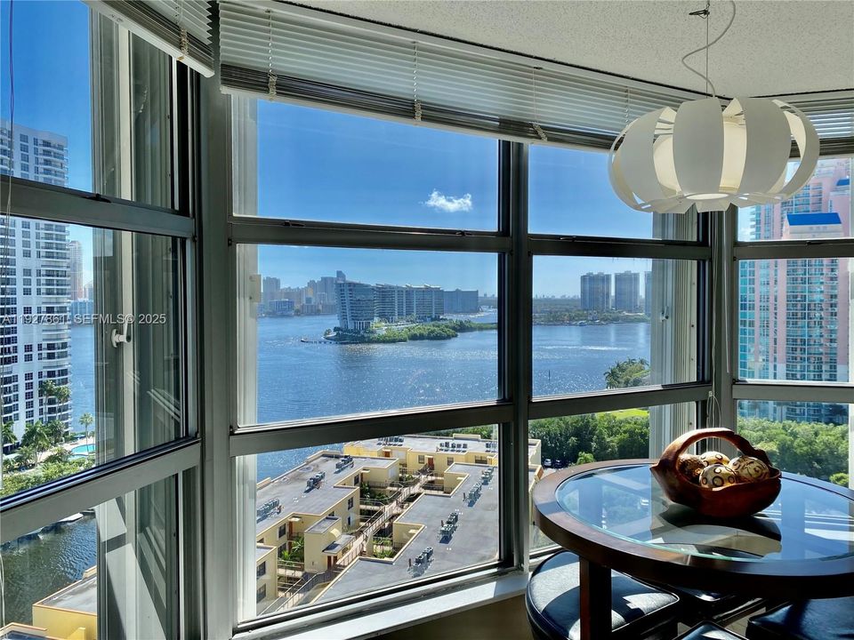 待售: $395,000 (2 贝兹, 2 浴室, 1361 平方英尺)