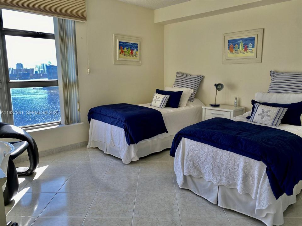 待售: $395,000 (2 贝兹, 2 浴室, 1361 平方英尺)