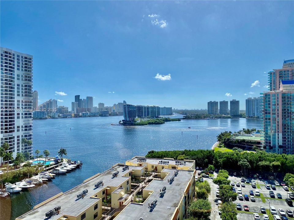 待售: $395,000 (2 贝兹, 2 浴室, 1361 平方英尺)