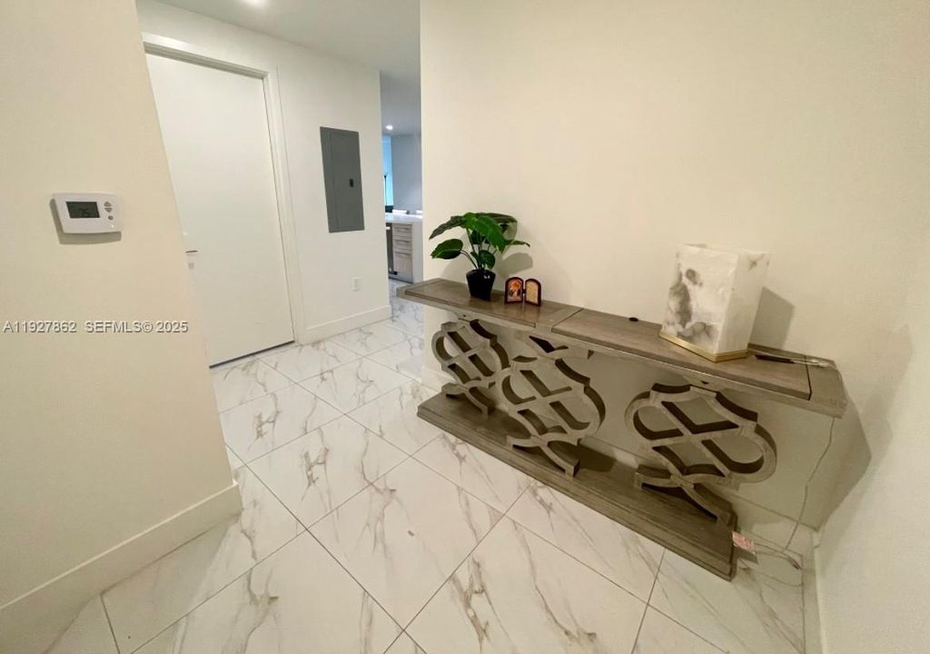 En Renta: $4,100 (3 camas, 3 baños, 1297 Pies cuadrados)