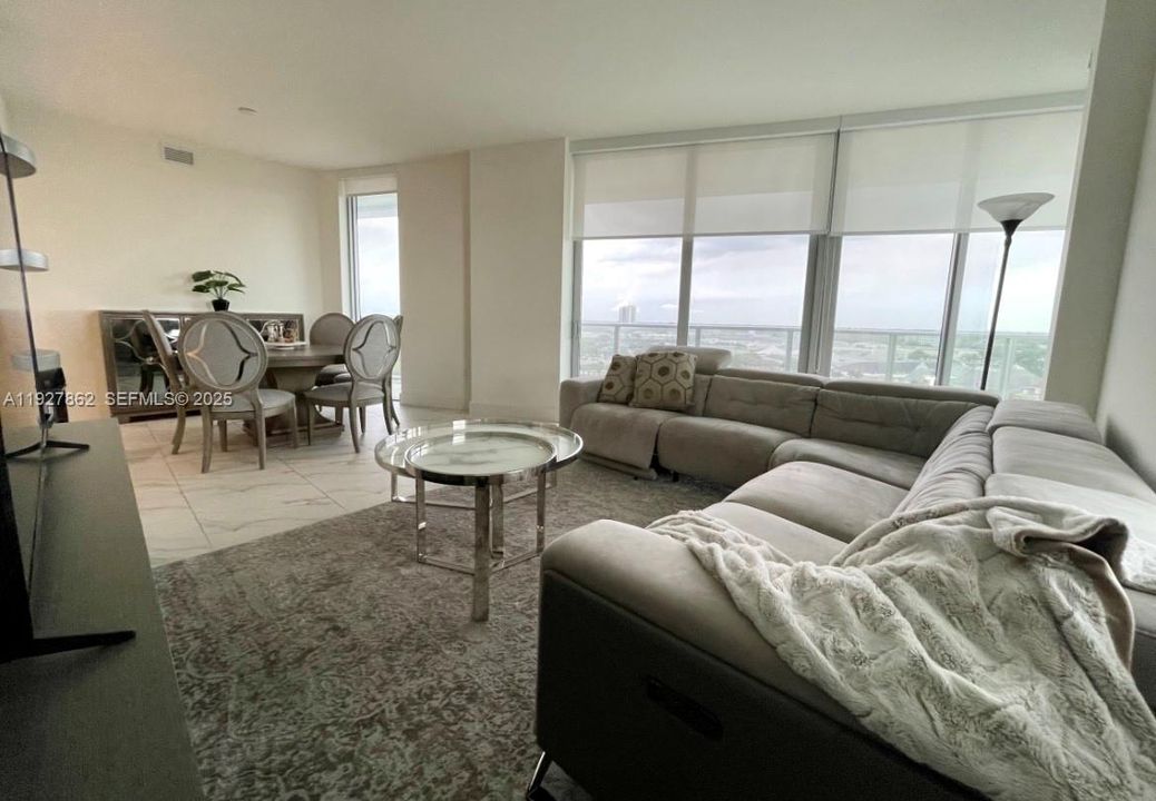 En Renta: $4,100 (3 camas, 3 baños, 1297 Pies cuadrados)