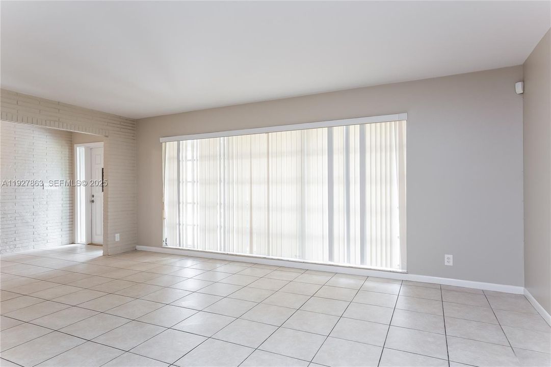 For Rent: $3,325 (4 beds, 2 baths, 1870 Square Feet)