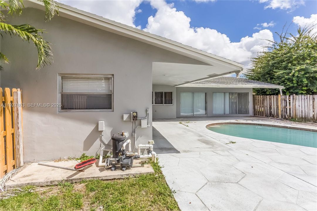 For Rent: $3,325 (4 beds, 2 baths, 1870 Square Feet)