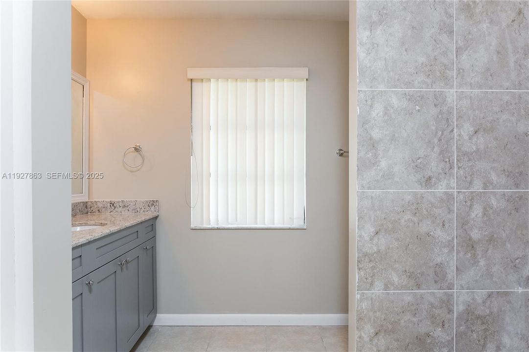 For Rent: $3,325 (4 beds, 2 baths, 1870 Square Feet)