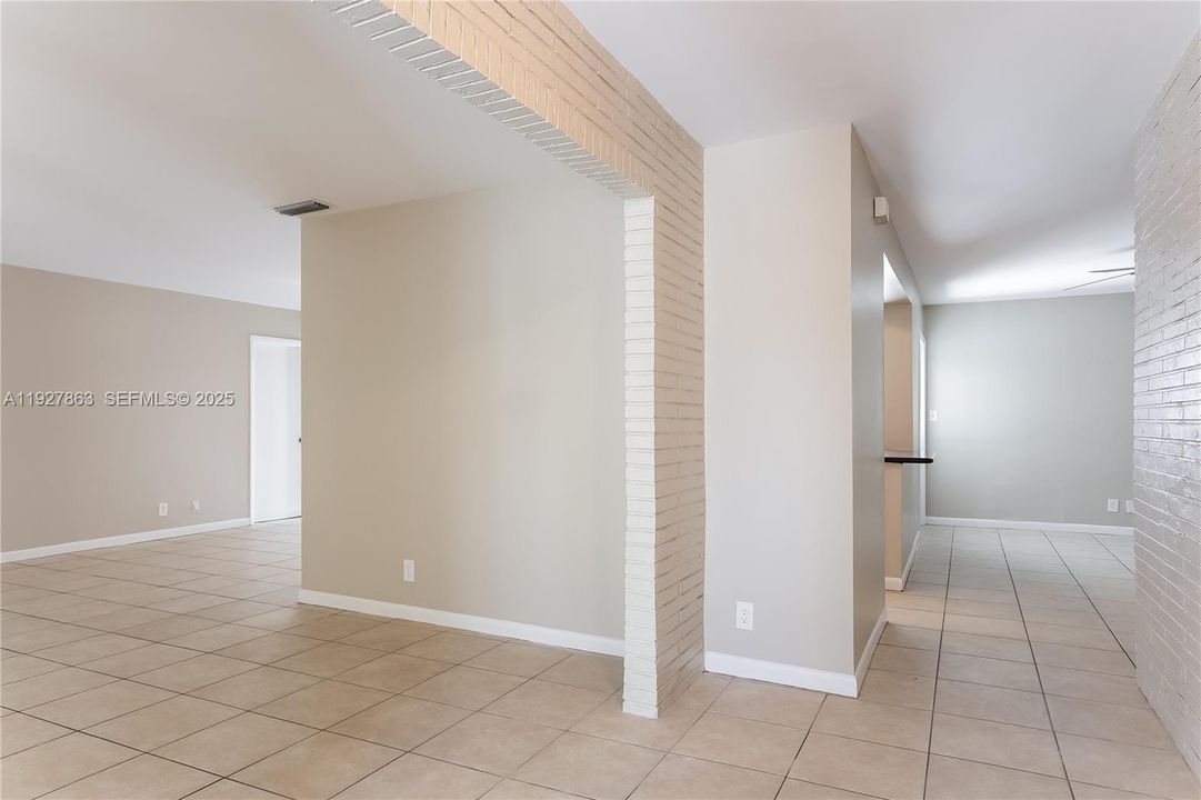 For Rent: $3,325 (4 beds, 2 baths, 1870 Square Feet)