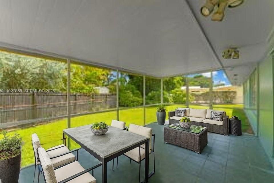 En Venta: $789,000 (3 camas, 2 baños, 2378 Pies cuadrados)