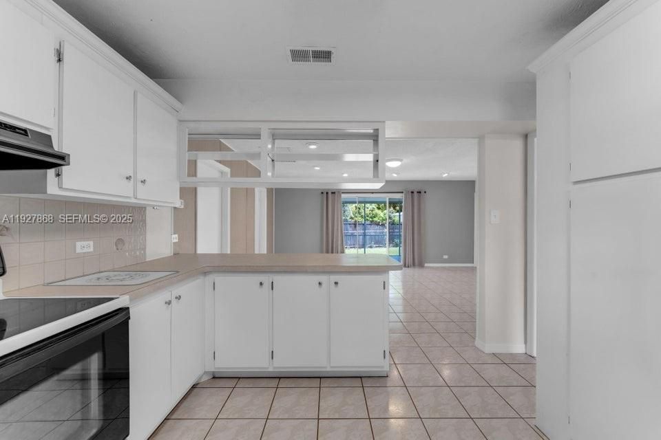 En Venta: $789,000 (3 camas, 2 baños, 2378 Pies cuadrados)