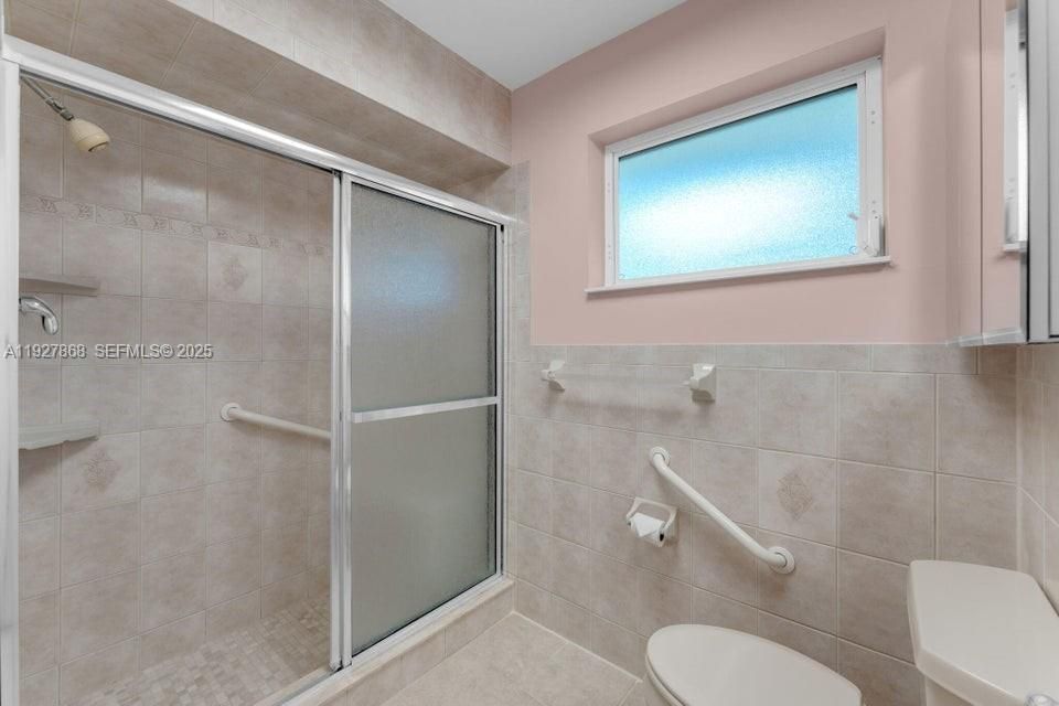 En Venta: $789,000 (3 camas, 2 baños, 2378 Pies cuadrados)