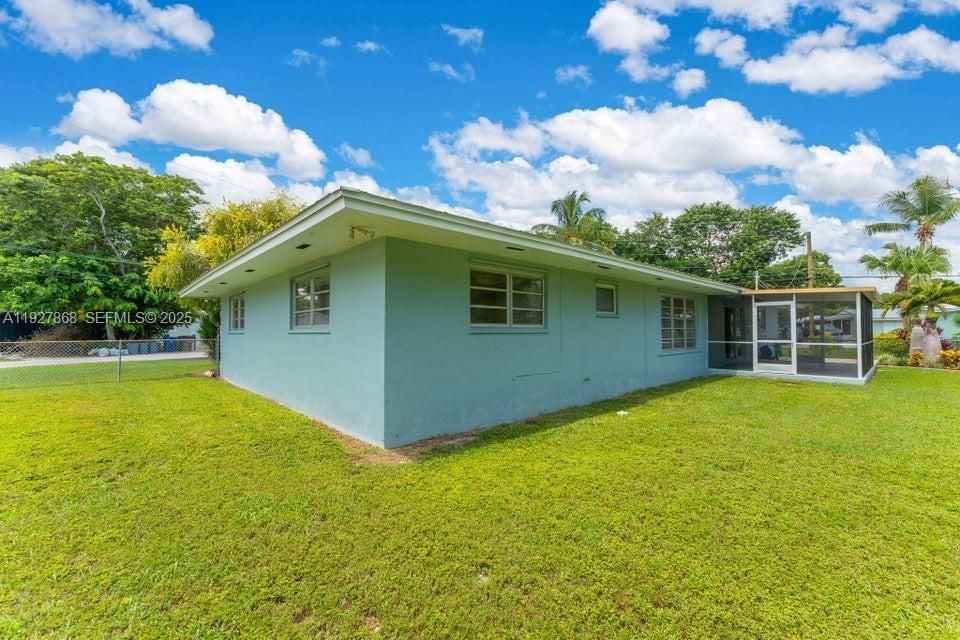 En Venta: $789,000 (3 camas, 2 baños, 2378 Pies cuadrados)