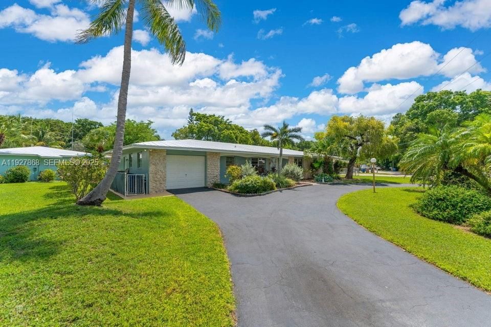 En Venta: $789,000 (3 camas, 2 baños, 2378 Pies cuadrados)